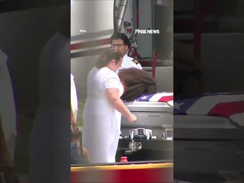 Family mourns fallen soldier after receiving flag-draped casket #shorts #us #news #foxnews